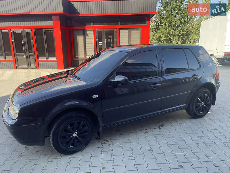 Хетчбек Volkswagen Golf 2003 в Новоселиці