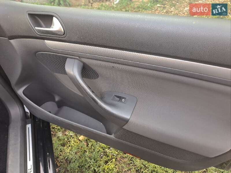 Хетчбек Volkswagen Golf 2006 в Тернополі