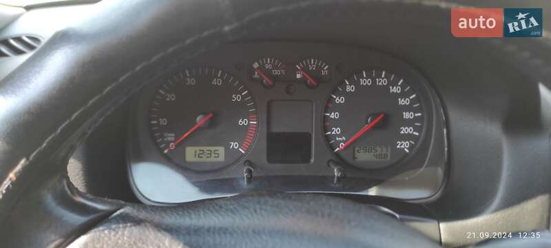 Хэтчбек Volkswagen Golf 2002 в Гайсине