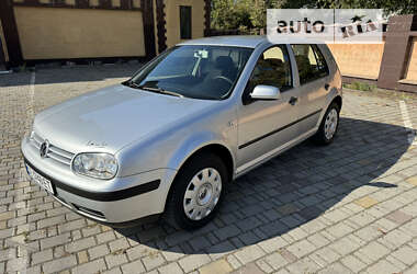 Хетчбек Volkswagen Golf 2002 в Чернівцях