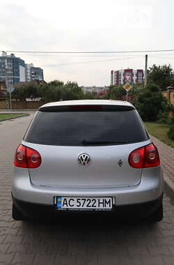 Хэтчбек Volkswagen Golf 2004 в Луцке