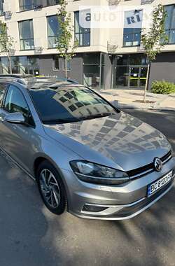 Універсал Volkswagen Golf 2017 в Києві