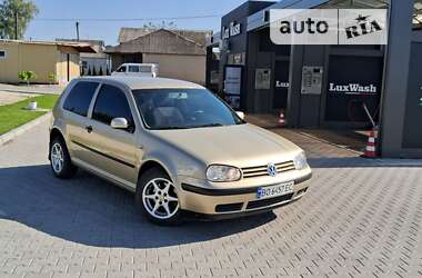 Хетчбек Volkswagen Golf 2002 в Шумську