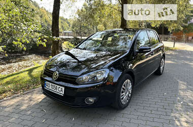 Хэтчбек Volkswagen Golf 2009 в Сваляве