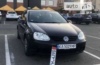 Хэтчбек Volkswagen Golf 2004 в Киеве