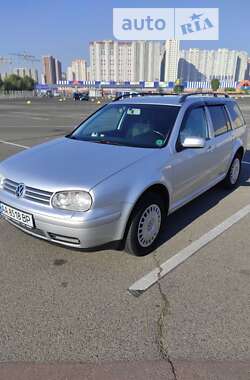 Універсал Volkswagen Golf 2001 в Києві