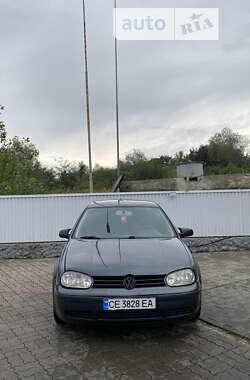 Хетчбек Volkswagen Golf 2002 в Чернівцях