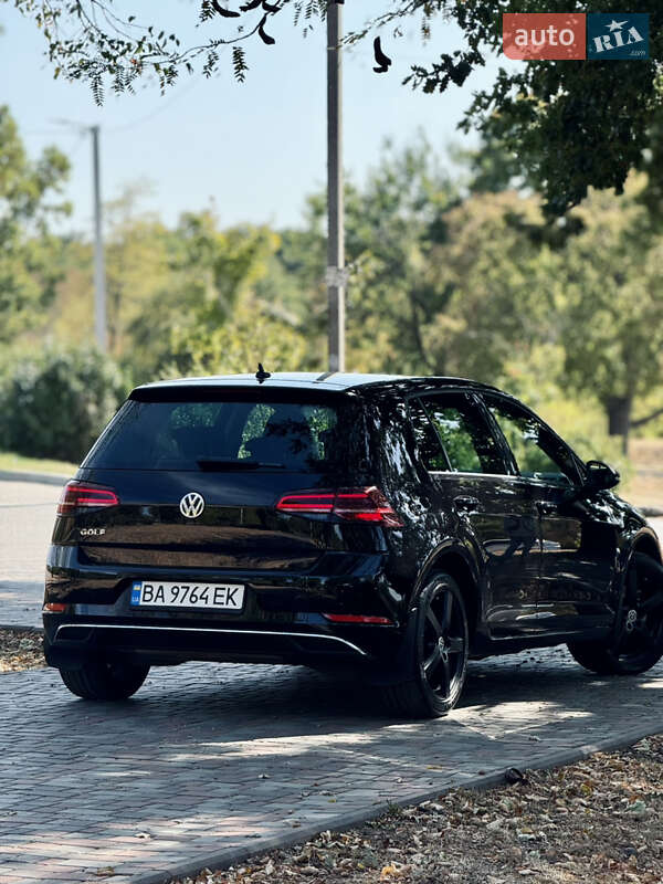 Хэтчбек Volkswagen Golf 2019 в Кропивницком