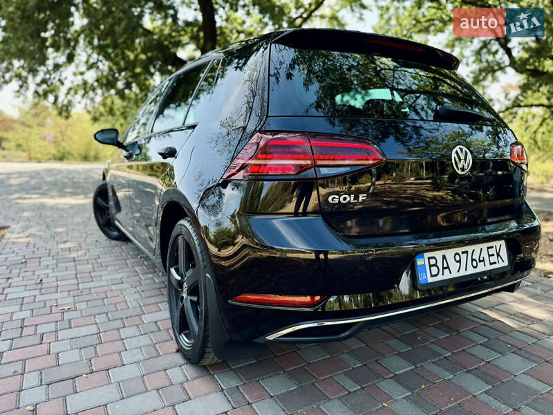 Хэтчбек Volkswagen Golf 2019 в Кропивницком