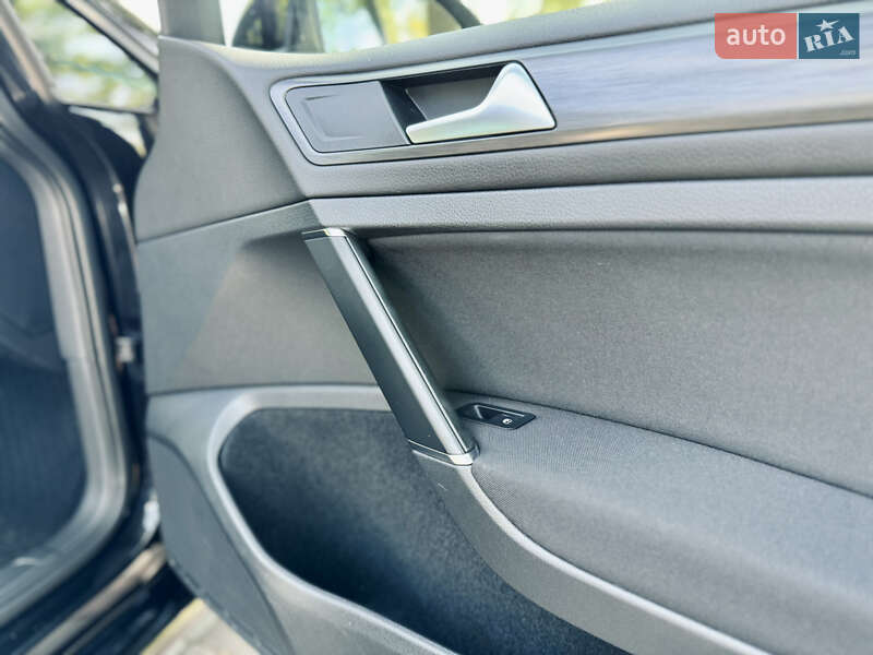 Хэтчбек Volkswagen Golf 2019 в Кропивницком