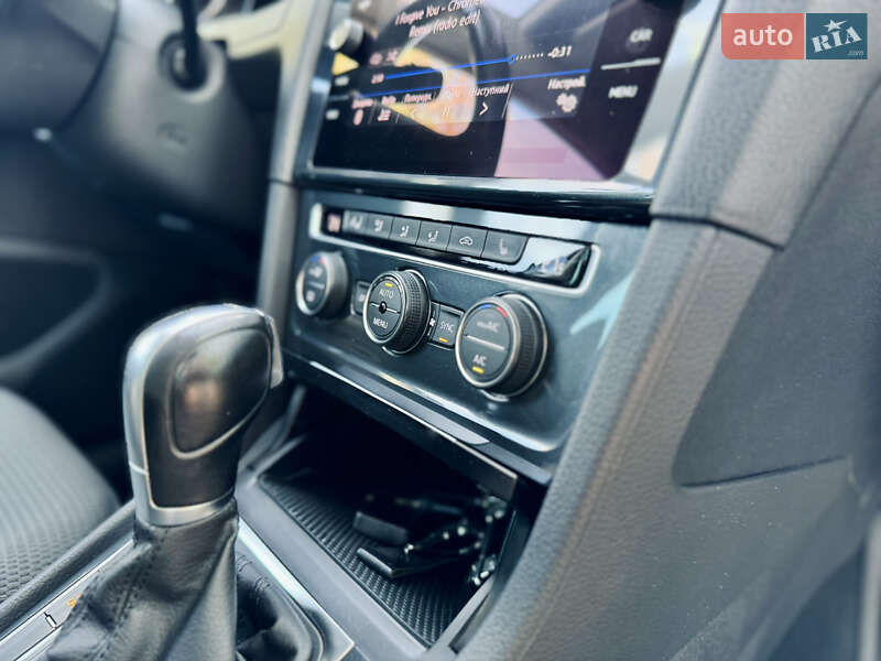 Хэтчбек Volkswagen Golf 2019 в Кропивницком