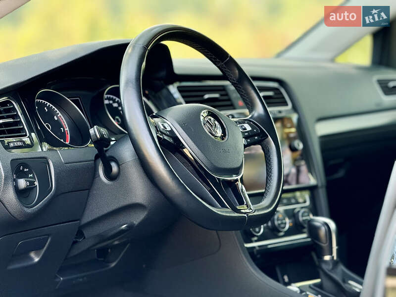 Хэтчбек Volkswagen Golf 2019 в Кропивницком