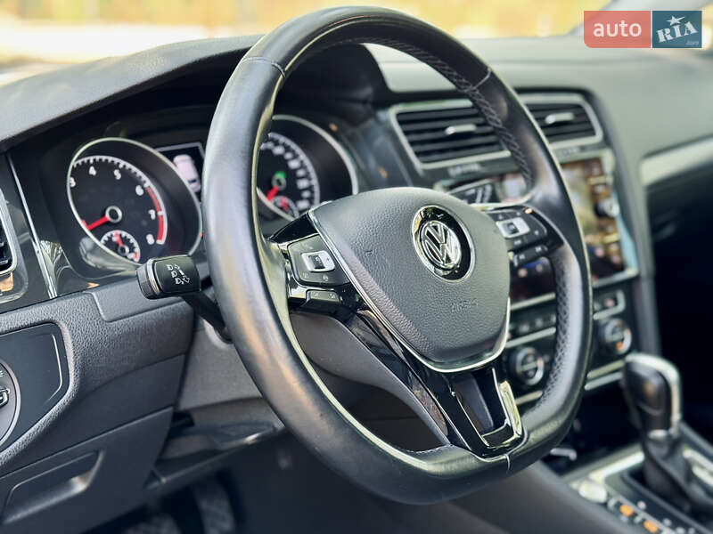 Хэтчбек Volkswagen Golf 2019 в Кропивницком