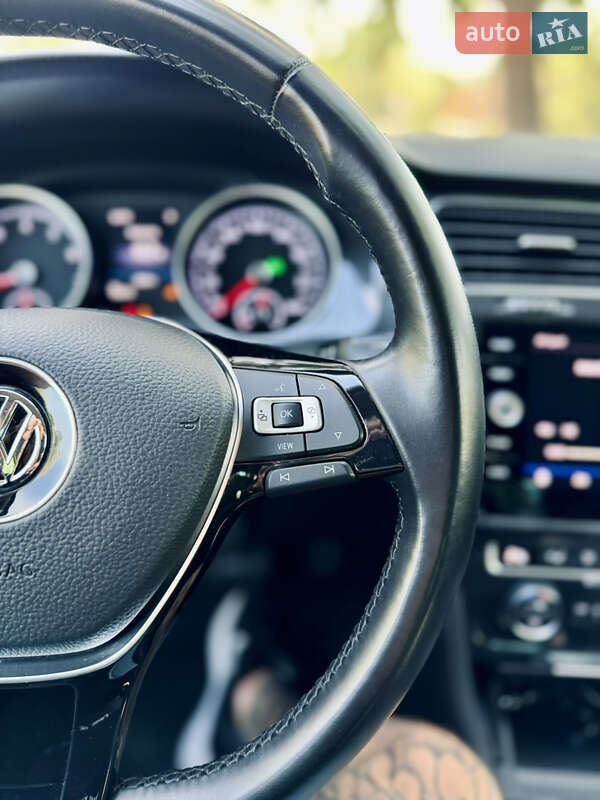 Хэтчбек Volkswagen Golf 2019 в Кропивницком