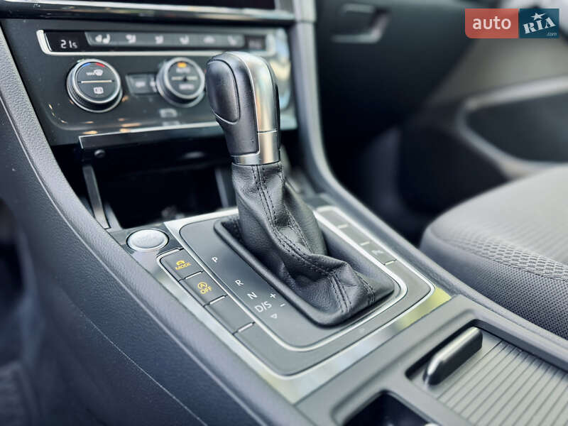 Хэтчбек Volkswagen Golf 2019 в Кропивницком