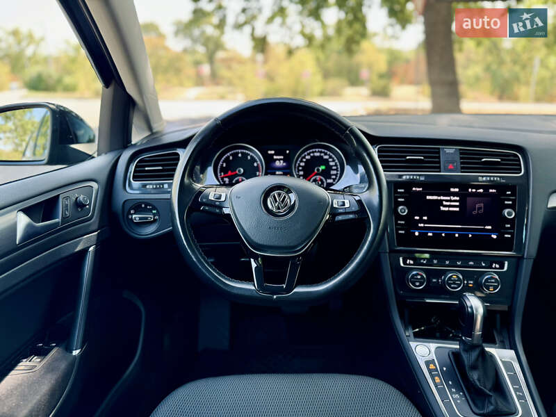 Хэтчбек Volkswagen Golf 2019 в Кропивницком