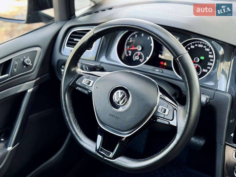Хэтчбек Volkswagen Golf 2019 в Кропивницком