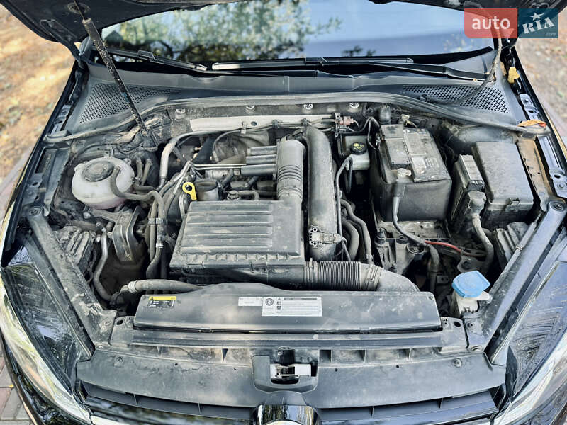 Хэтчбек Volkswagen Golf 2019 в Кропивницком