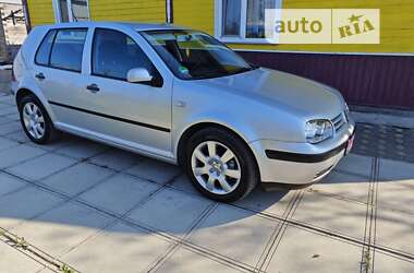 Хетчбек Volkswagen Golf 2001 в Сарнах