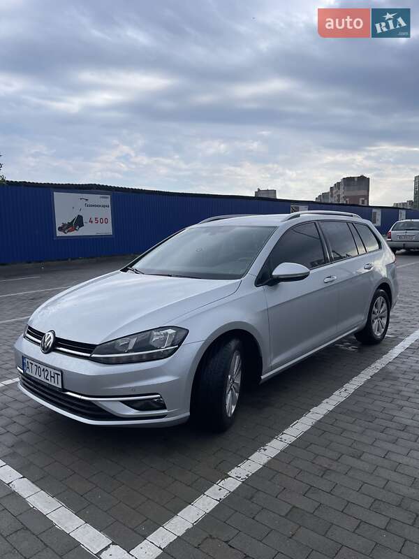 Универсал Volkswagen Golf 2019 в Калуше