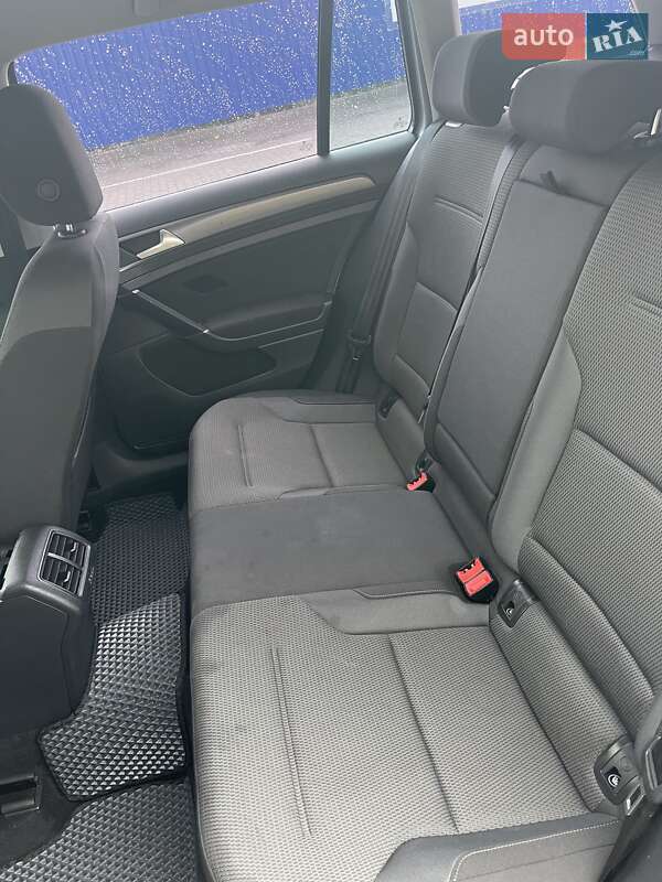 Универсал Volkswagen Golf 2019 в Калуше