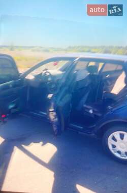 Хетчбек Volkswagen Golf 2001 в 