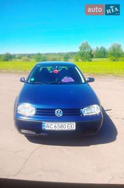 Хетчбек Volkswagen Golf 2001 в 