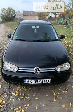 Хэтчбек Volkswagen Golf 2001 в Ровно