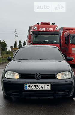 Хэтчбек Volkswagen Golf 2002 в Ровно