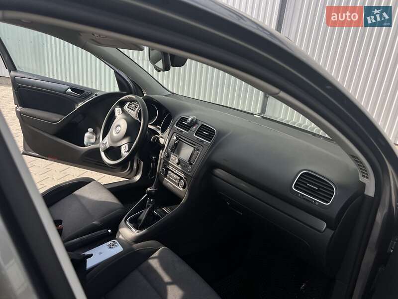 Хетчбек Volkswagen Golf 2011 в Косові