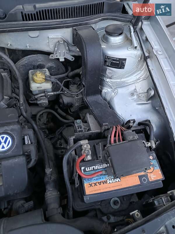 Хэтчбек Volkswagen Golf 2000 в Городке