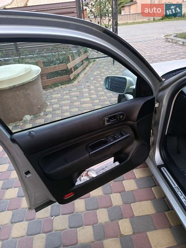 Хэтчбек Volkswagen Golf 2000 в Городке