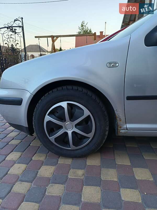 Хэтчбек Volkswagen Golf 2000 в Городке