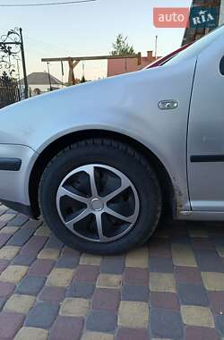 Хэтчбек Volkswagen Golf 2000 в 