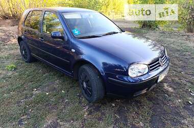 Хетчбек Volkswagen Golf 2001 в Краснограді