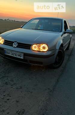 Хетчбек Volkswagen Golf 2002 в Авангарді