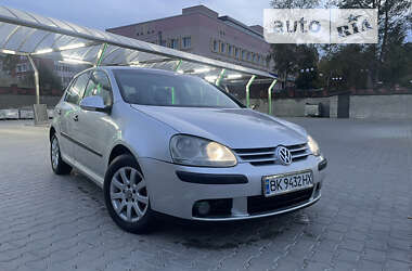 Хэтчбек Volkswagen Golf 2006 в Ровно