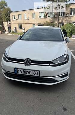 Хэтчбек Volkswagen Golf 2018 в Киеве