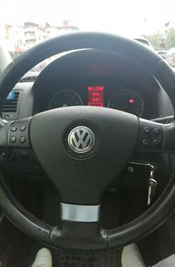 Хэтчбек Volkswagen Golf 2008 в Ужгороде