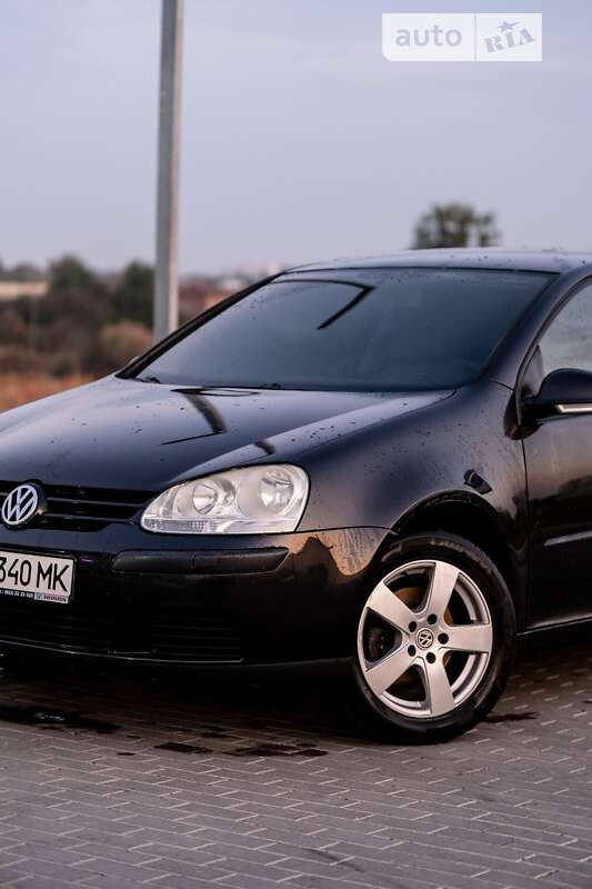 Хэтчбек Volkswagen Golf 2004 в Львове