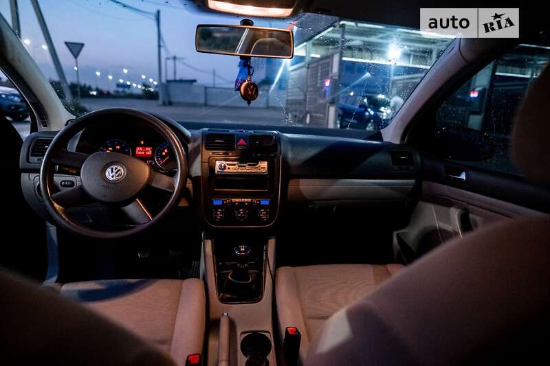 Хэтчбек Volkswagen Golf 2004 в Львове