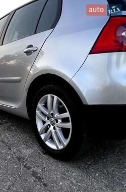 Хэтчбек Volkswagen Golf 2006 в Запорожье