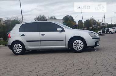 Хетчбек Volkswagen Golf 2004 в Дрогобичі