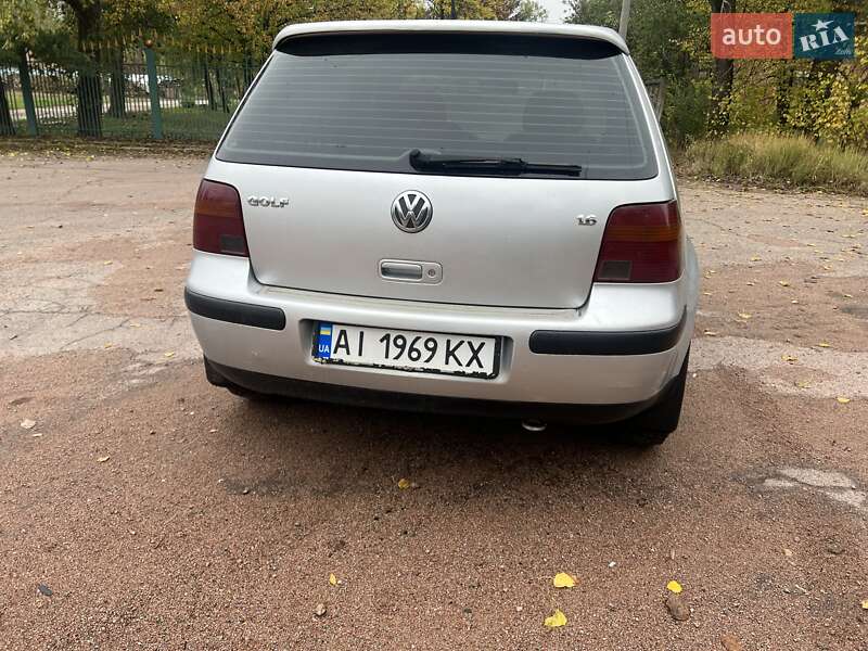 Хэтчбек Volkswagen Golf 2003 в Коростене