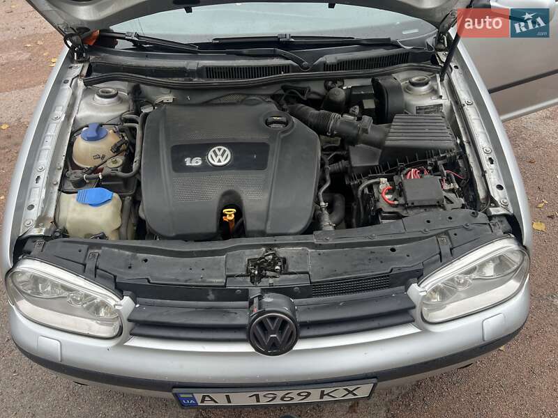 Хэтчбек Volkswagen Golf 2003 в Коростене