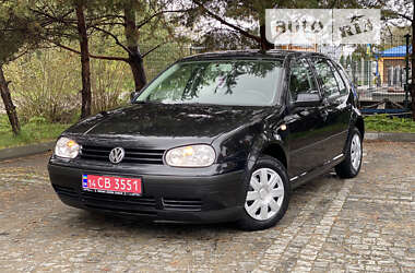 Хэтчбек Volkswagen Golf 2003 в Самборе