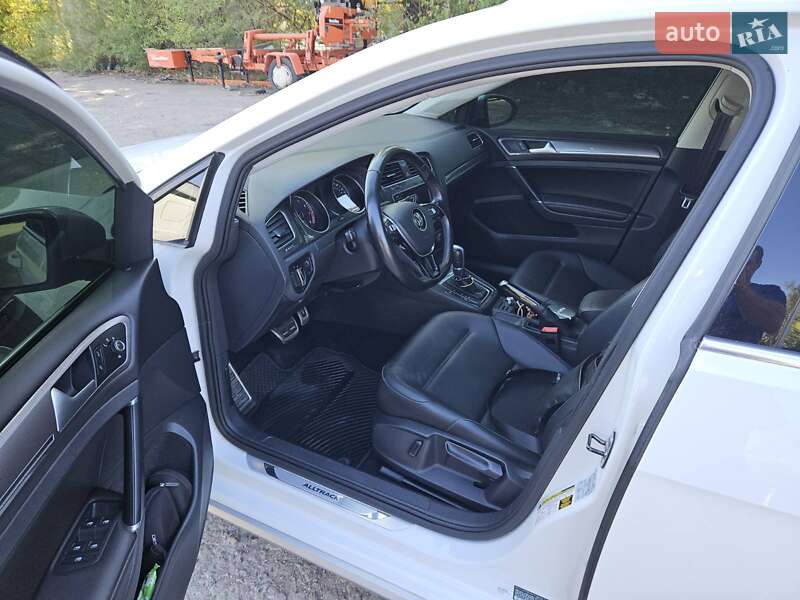 Універсал Volkswagen Golf 2016 в Кривому Розі