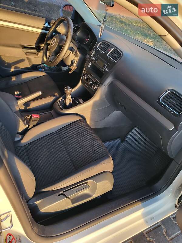 Універсал Volkswagen Golf 2010 в Полтаві