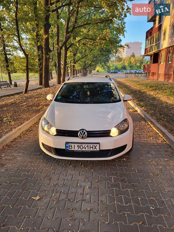 Універсал Volkswagen Golf 2010 в Полтаві