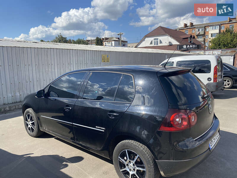 Хэтчбек Volkswagen Golf 2008 в Глухове